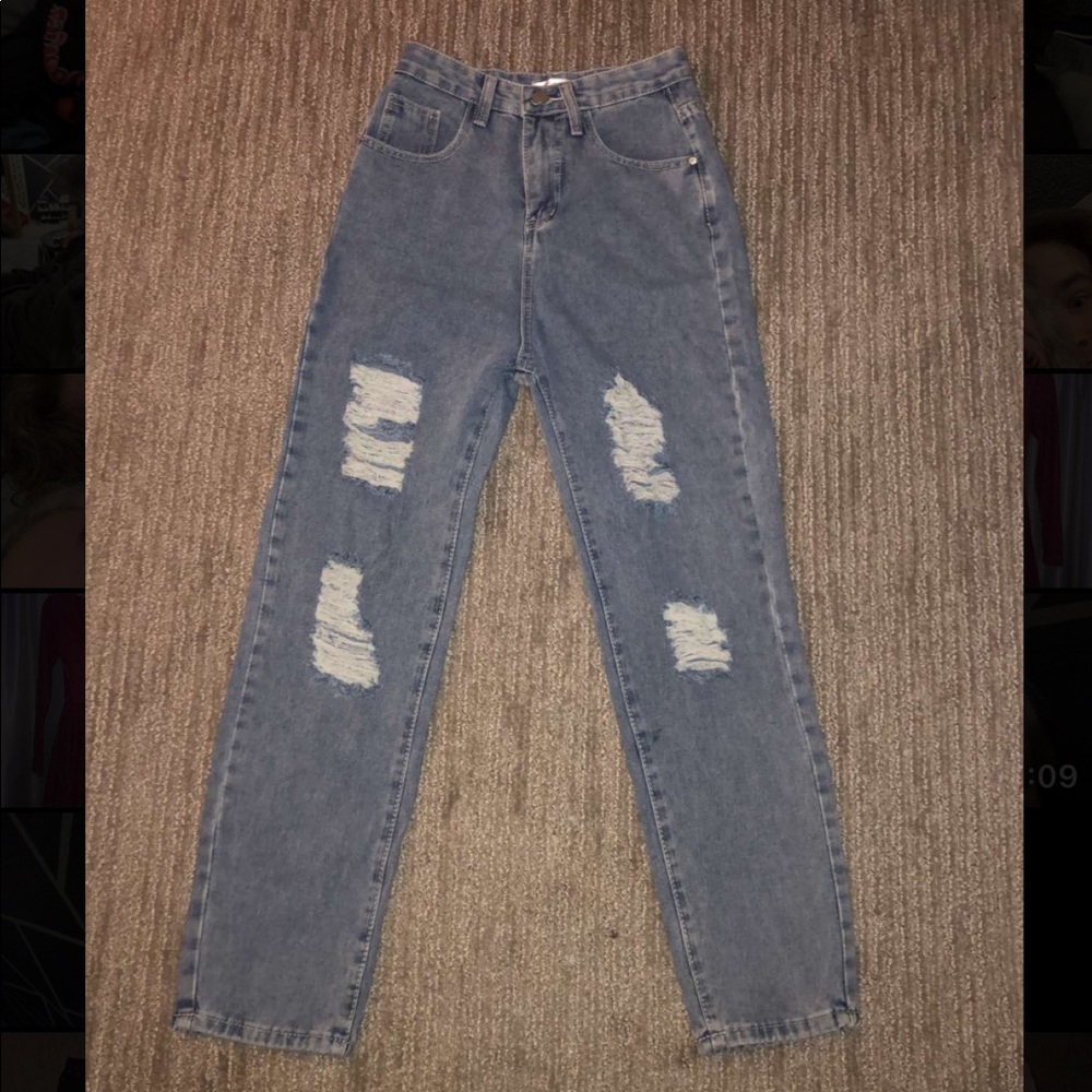 *never worn* denim jeans w rips